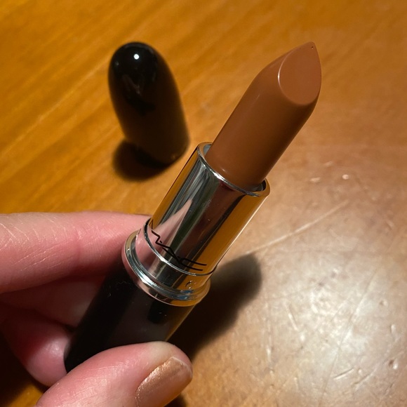 MAC Lustreglass Lipstick Femmomenom - Picture 4 of 16
